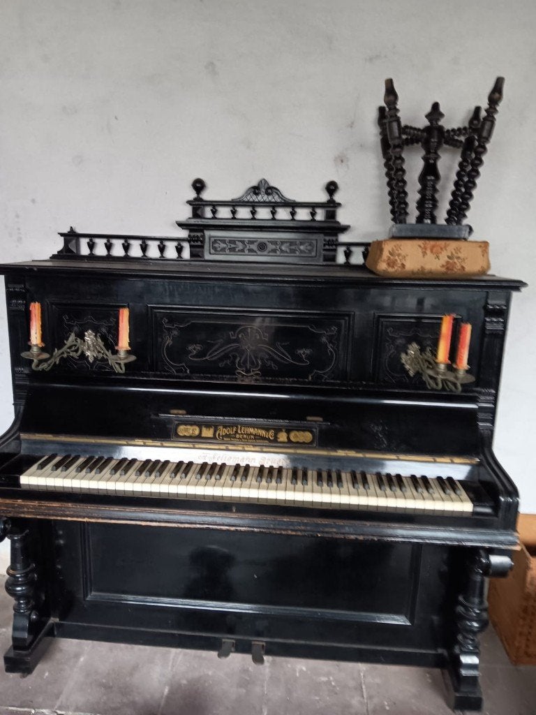 Mooi oude piano  zeer gekende winkel brugge, Ophalen, Gebruikt