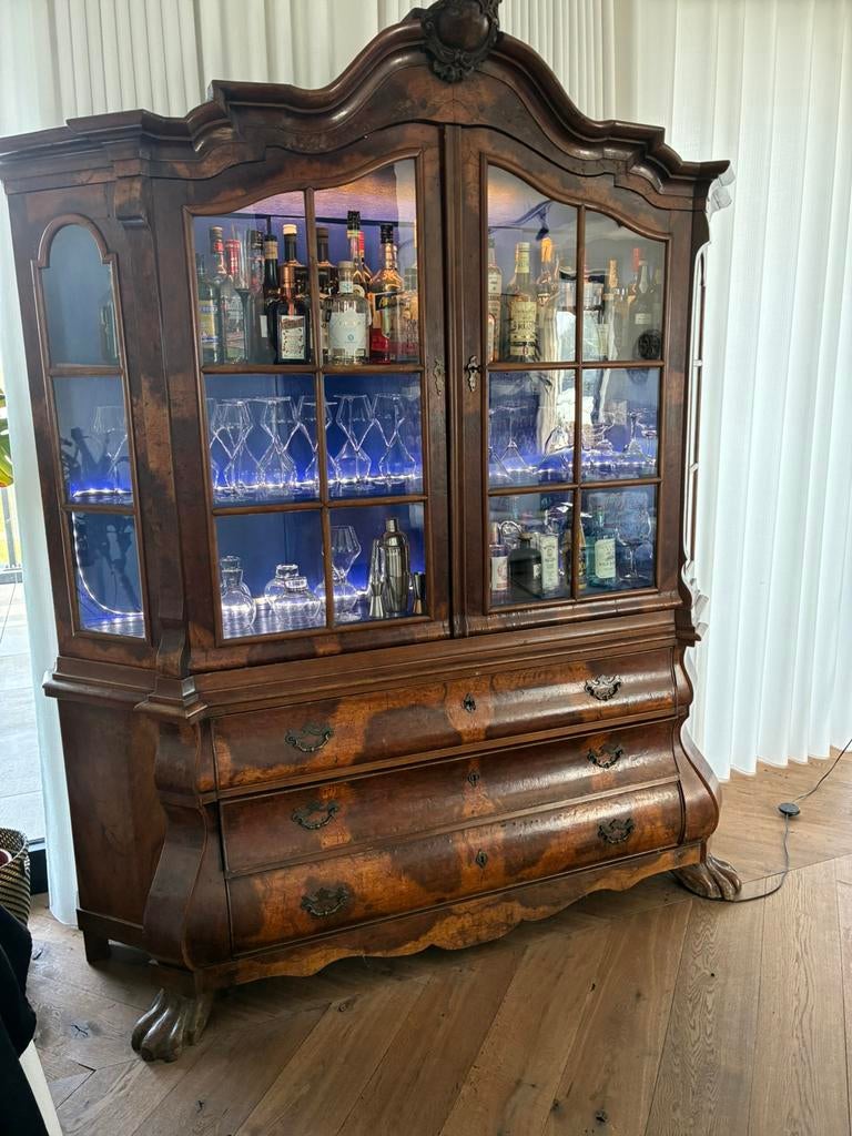 Antieke , 19e eeuwse, hollandse buikkast. Wortelhout., Ophalen