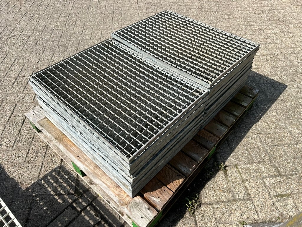 Looprooster/gegalvaniseerde roosters/persrooster 74.5x54.5CM, Doe-het-zelf en Bouw, Ophalen, Gebruikt, Overige materialen