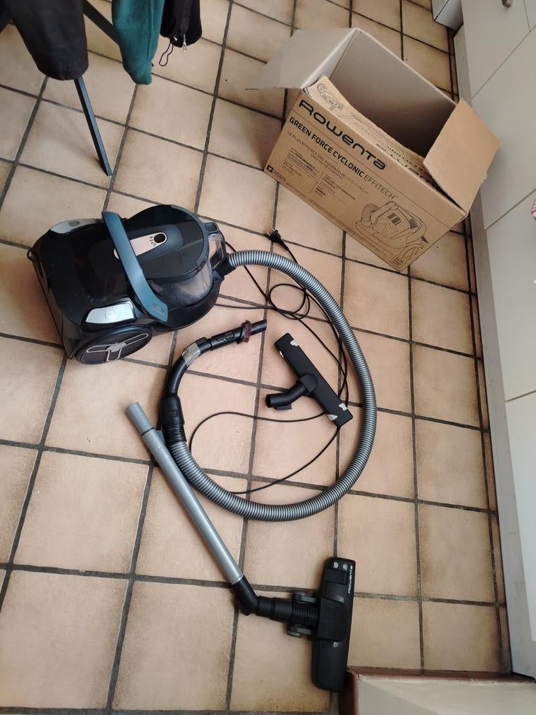 LEES DE INFORMATIE AANDACHTIG DOOR ALSTUBLIEFT - Rowenta Gre, Elektronische apparatuur, Stofzuigers, Ophalen, Gebruikt, Reservoir