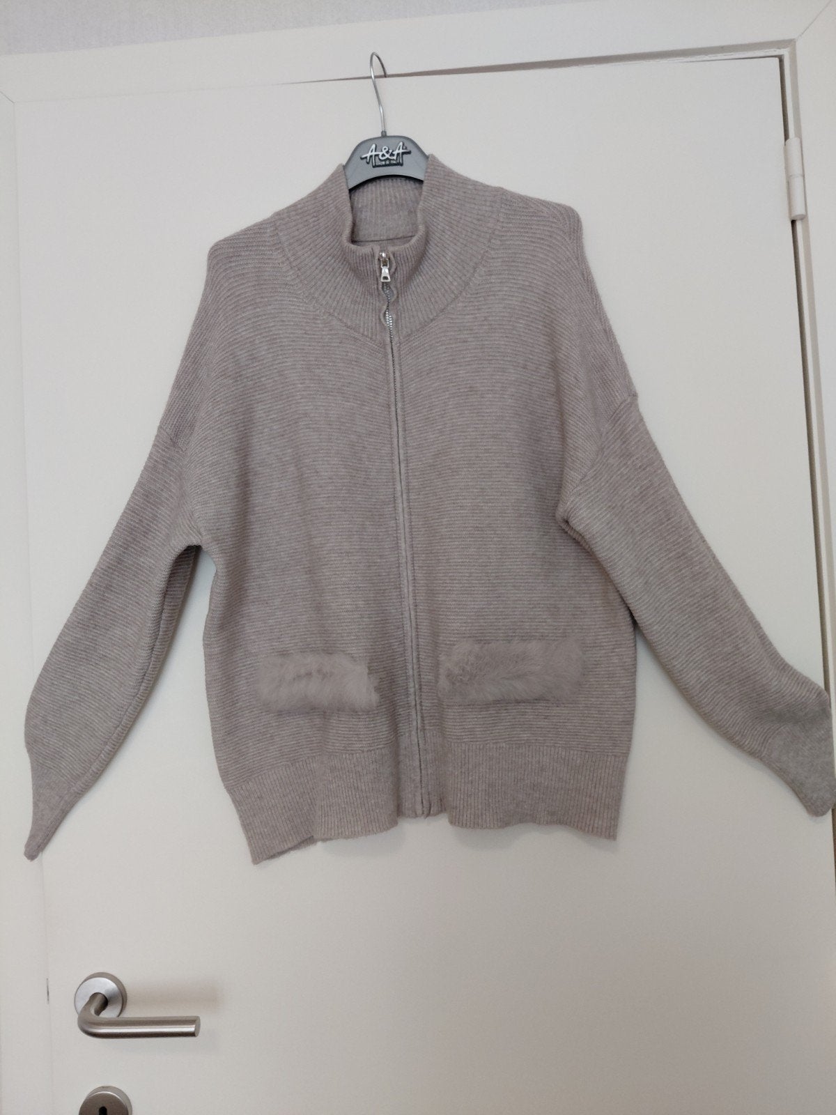 Beige gilet met bondtjes, Ophalen of Verzenden, Beige