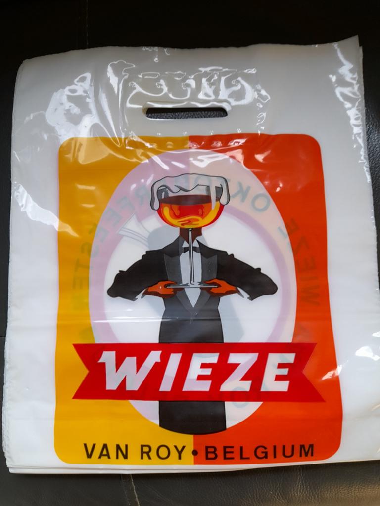 17 plastiek tassen wieze oktoberfeesten, Verzamelen, Verzenden