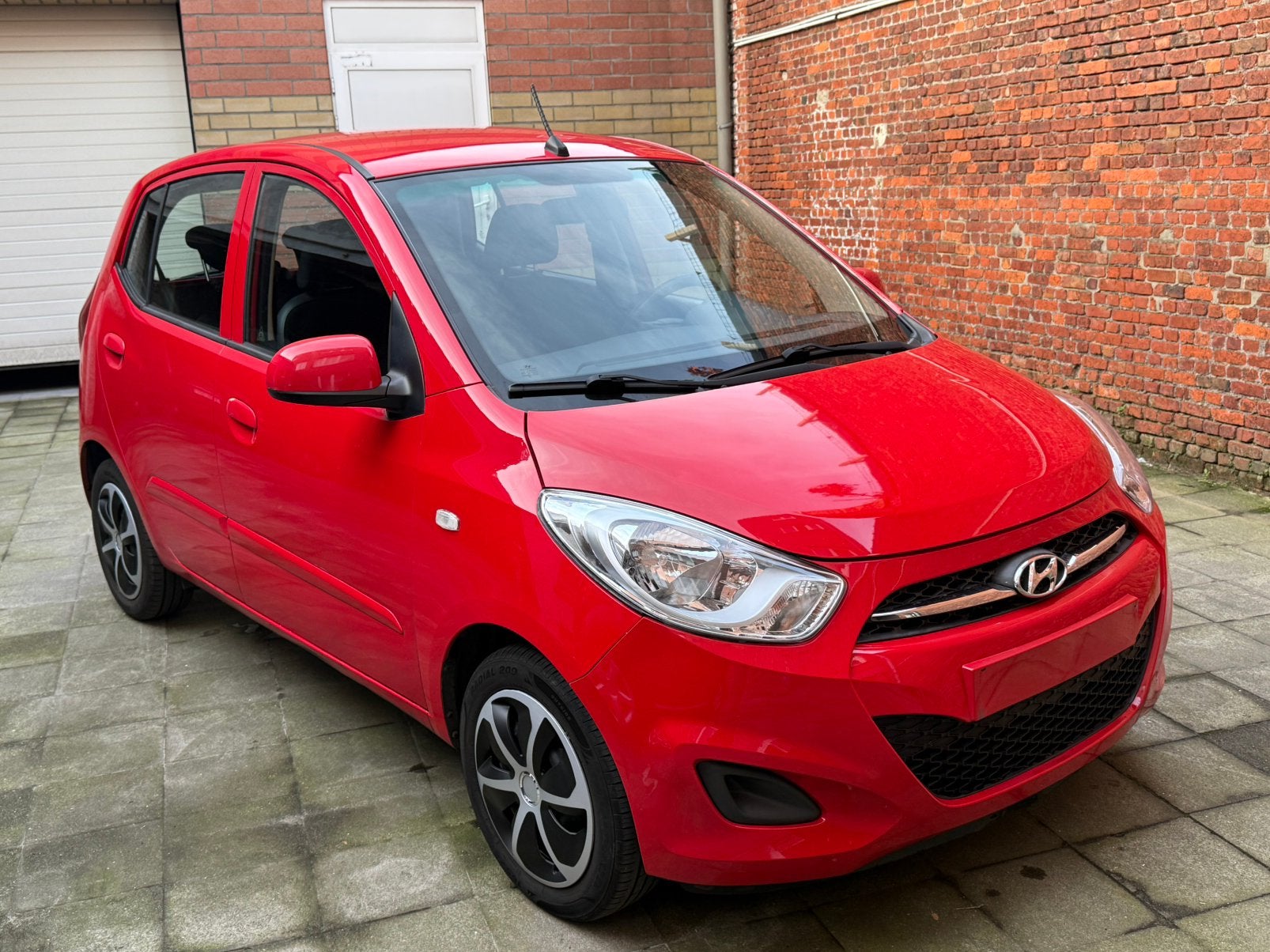 Hyundai i10 1.0i Essence Euro5 3/2011 5 Portes Clim Radio Cd, Autos, Rouge, Euro 5, Achat, 998 cm³