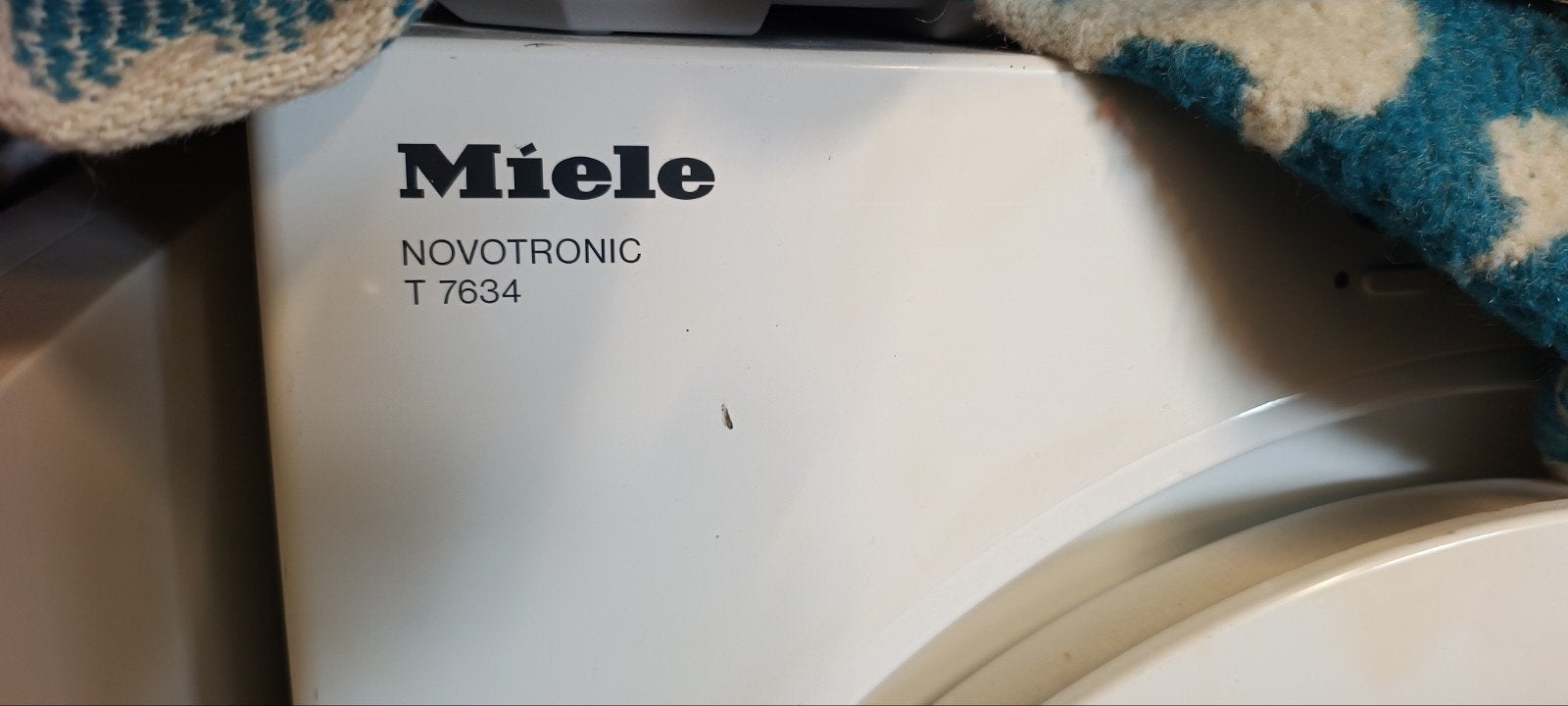 Miele Novotronic T7634, voor opmaak, Ophalen, 6 tot 8 kg, Luchtafvoer, Voorlader