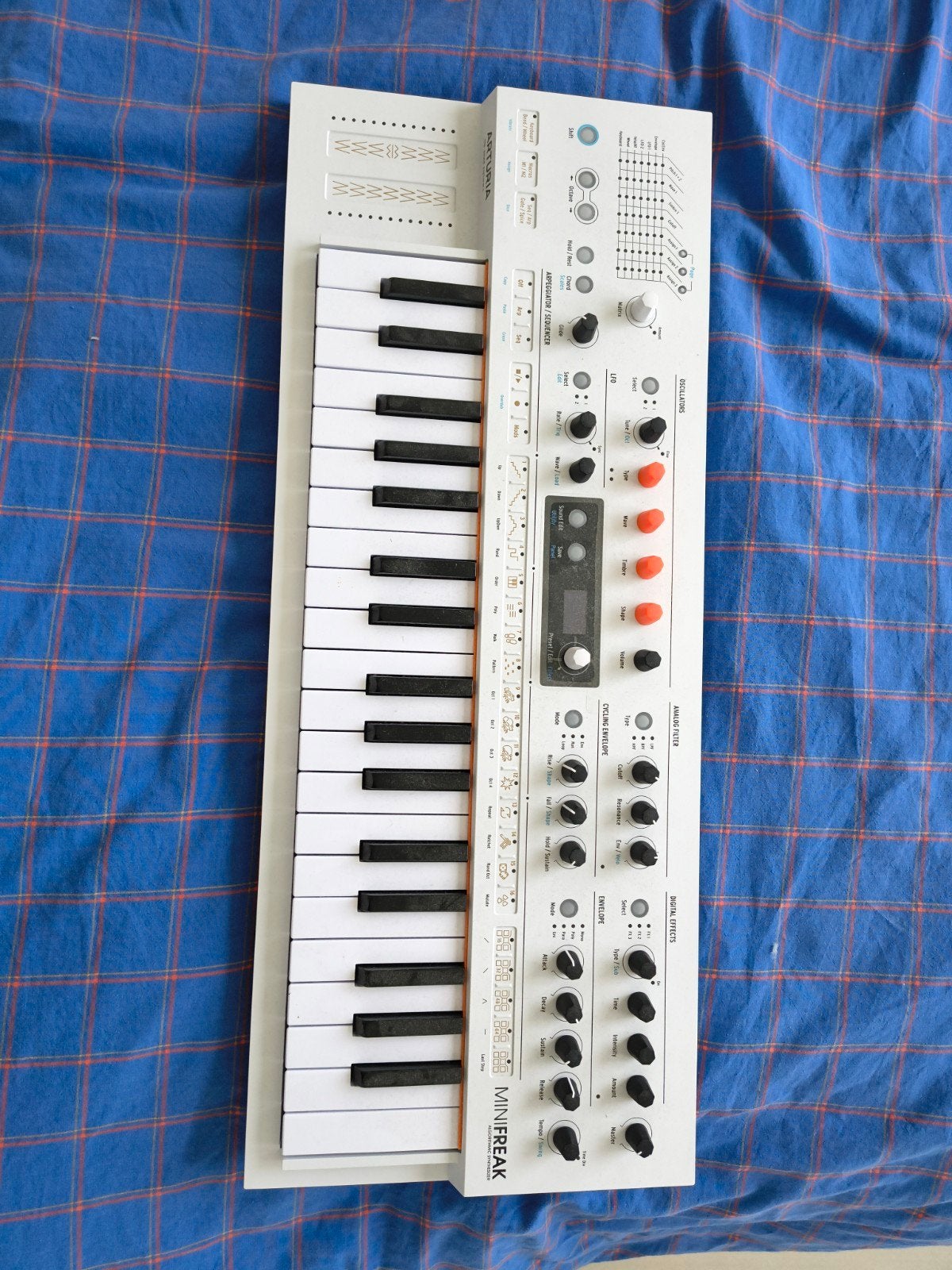 Arturia Minifreak + gooseneck microfoon, Musique & Instruments, Enlèvement ou Envoi