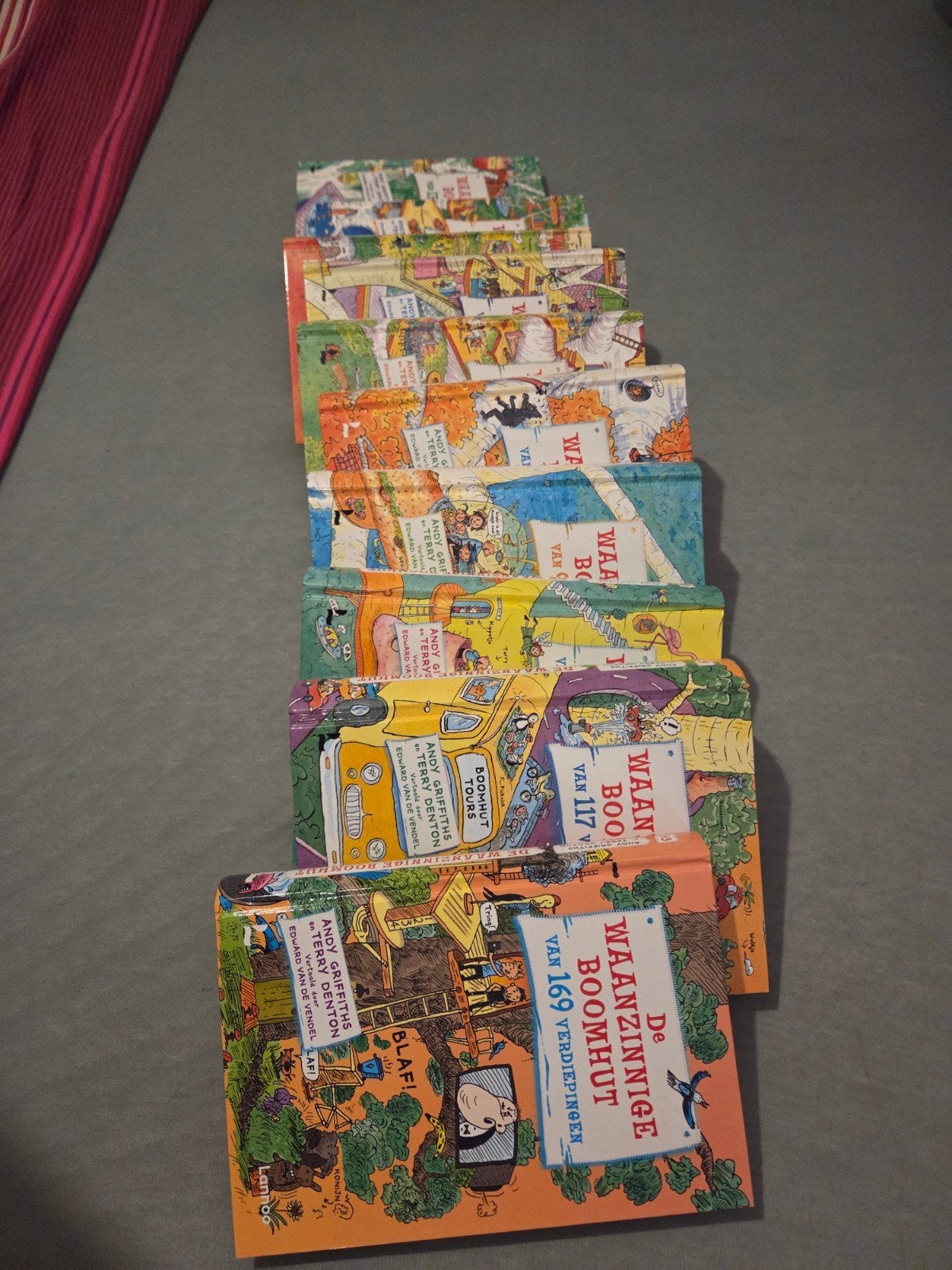 10 boeken de waanzinnige boomhut, Ophalen