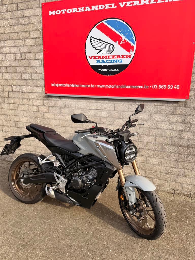 Honda CB125R, Entreprise, 1 cylindre, Naked bike