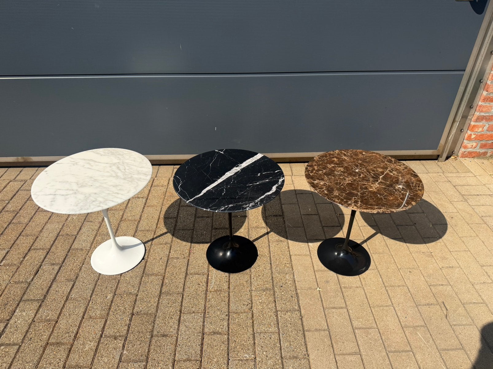 Knoll Tulip Bijzettafels in marmer Eero Saarinen NIEUWSTAAT!, Huis en Inrichting, Ophalen of Verzenden, Vitra mah jong togo sede cassina artifort b&b italia leolux cor