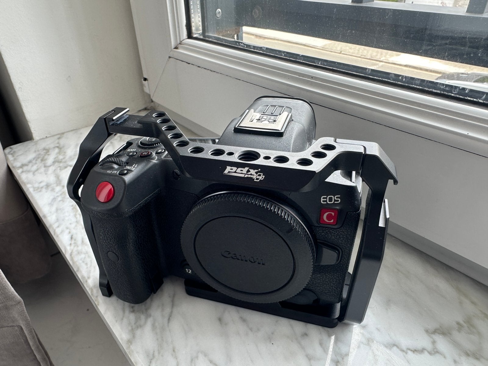 Canon R5C Shutter 1K + Cage, Sans zoom optique, Canon, Comme neuf, Enlèvement