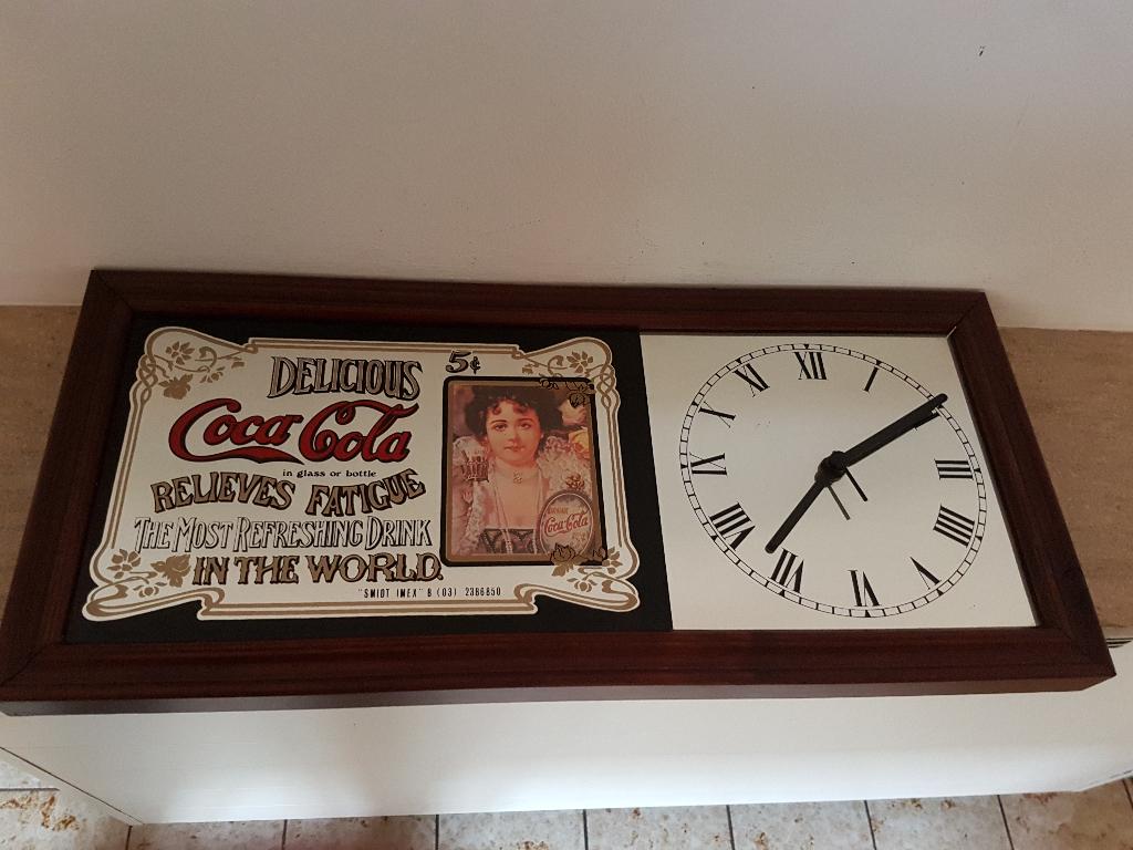 Coca-cola spiegelklok, Ophalen