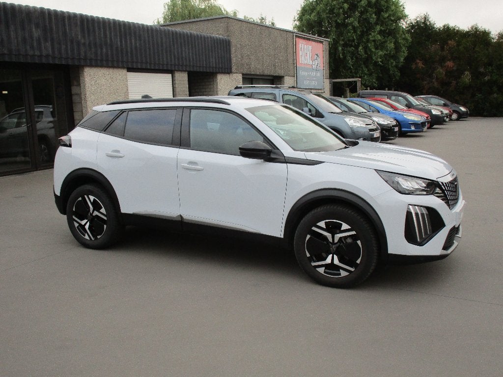 PEUGEOT 2008 1.2 TURBO 100PK 02/2025 13700 KM BTW AFTREKBAAR, Auto's, Peugeot, Voorwielaandrijving, Stof, Navigatiesysteem, Wit