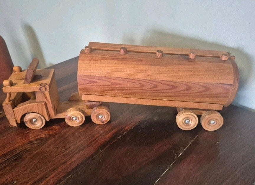 Beau camion jouet en bois avec remorque-citerne, Enlèvement ou Envoi