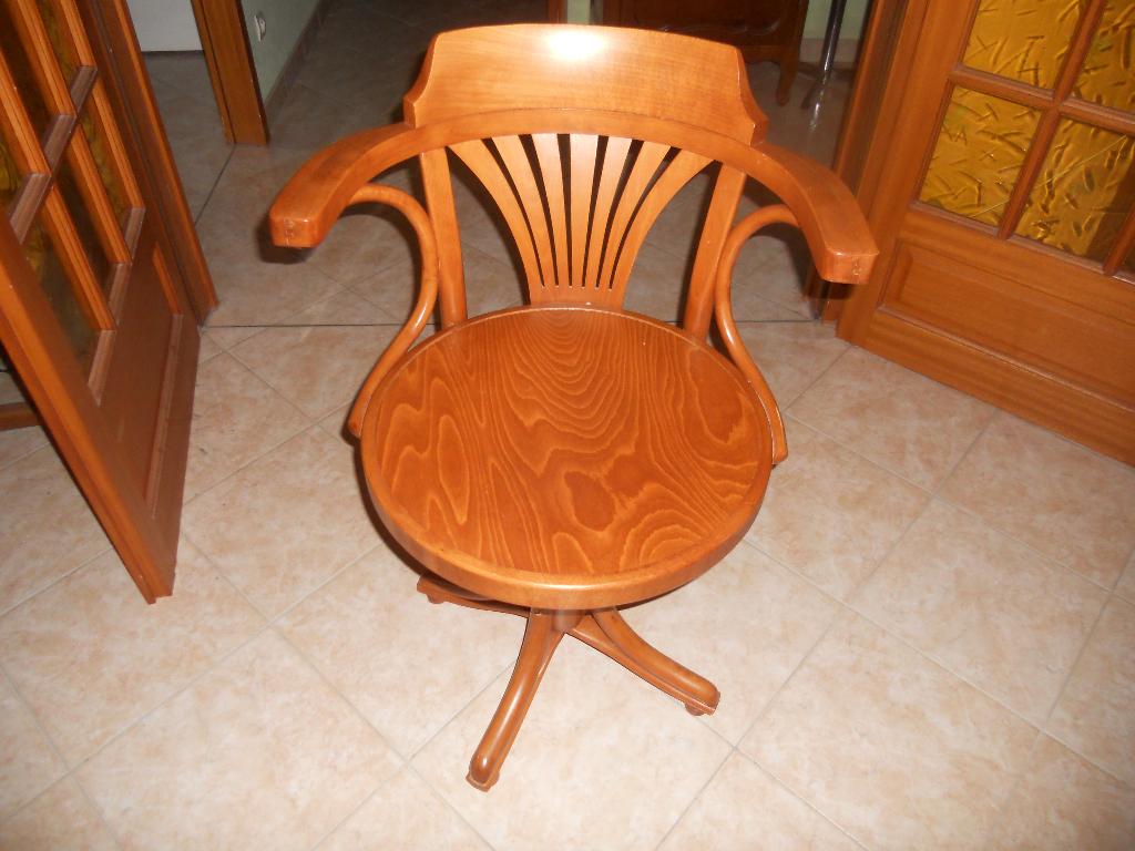 Chaise de bureau pied tournant type thonet, Enlèvement
