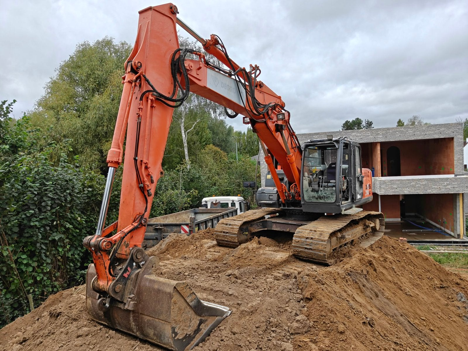 Hitachi ZX210-3, Zakelijke goederen, Ophalen, Graafmachine