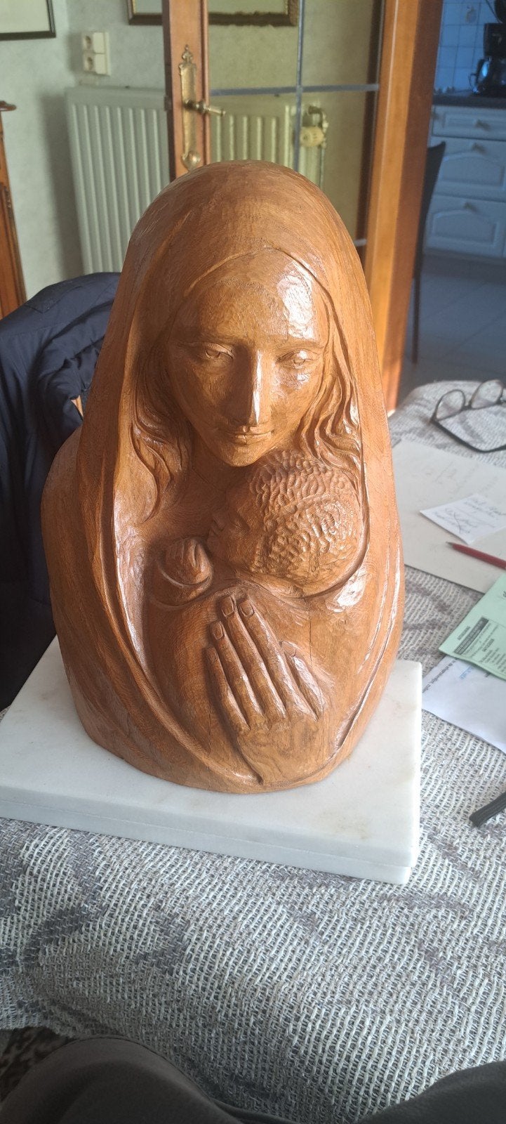 houten beeld madonna met kind, Autres styles, Bois, Brun, Marqué