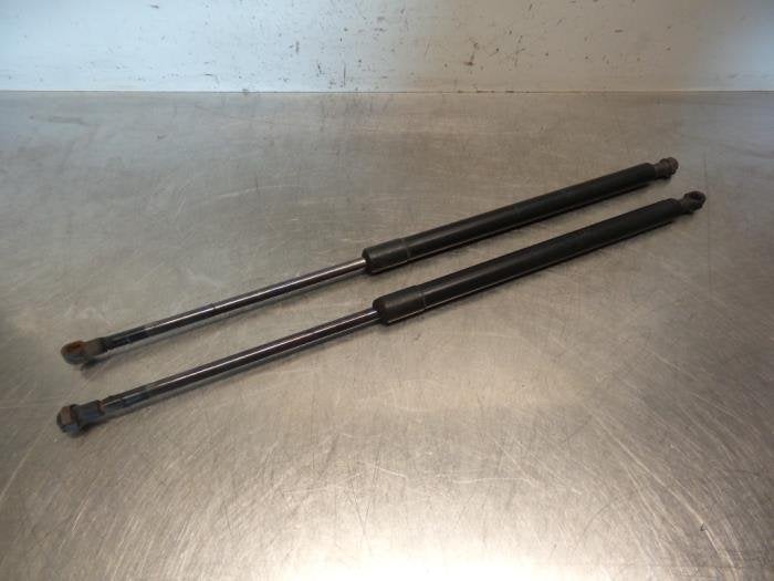 Set Gasdempers Achterklep van een BMW 3-Serie (3-Serie 90-), Gebruikt, -, -, Ophalen of Verzenden