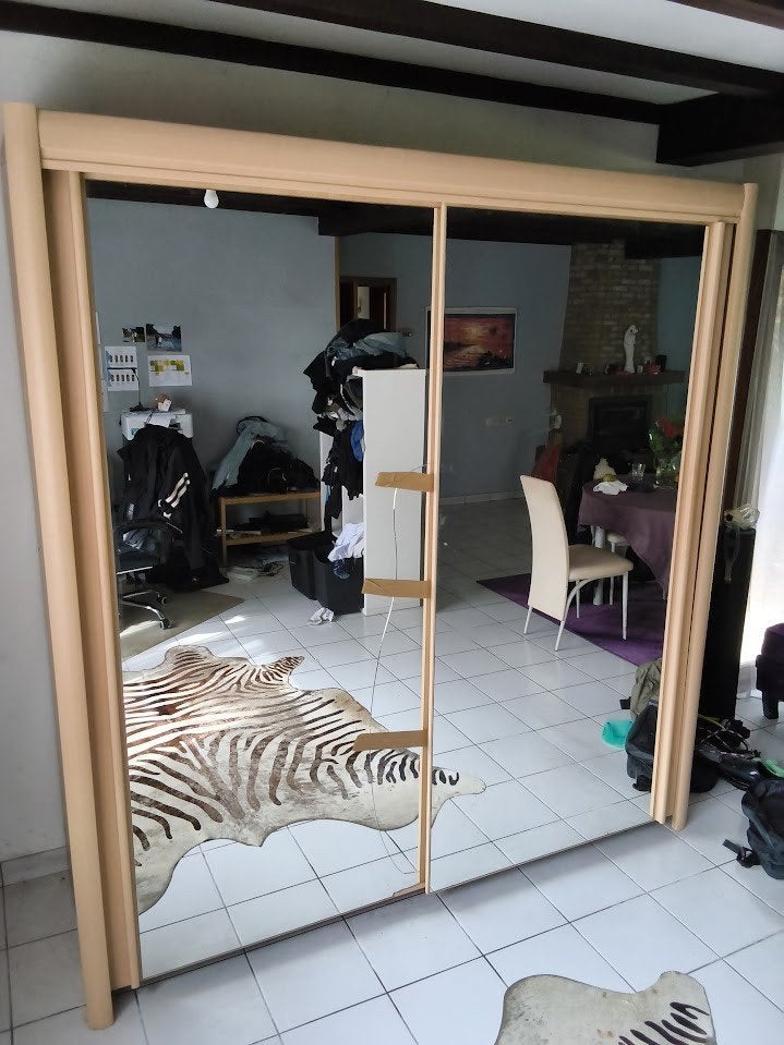 Houten dressoir en spiegels — GRATIS, Antiek en Kunst, Ophalen