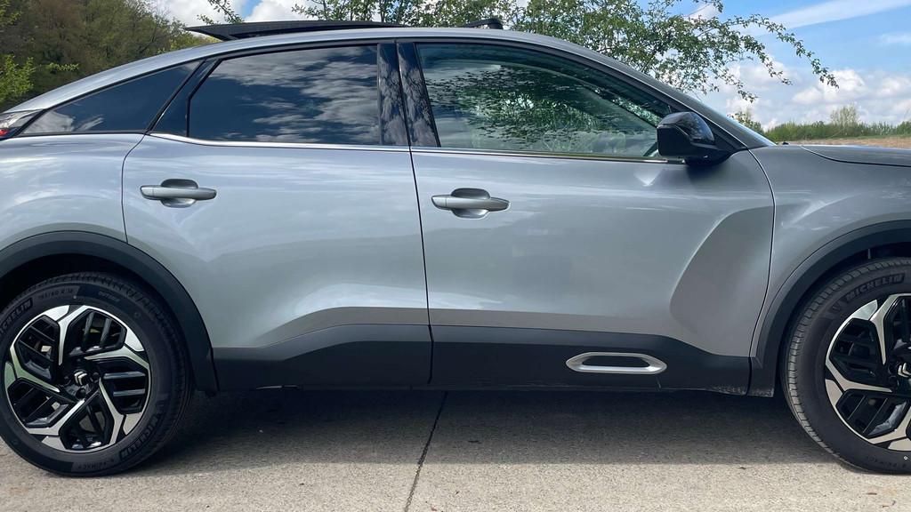Citroën C4 C4 1.2 MHEV Hybride Max e-DCS6 Neuve garantie po, Autos, Citroën, 100 kW, Argent ou Gris, Achat, https://public.car-pass.be/vhr/fd3866e0-74dc-457f-b533-fdcdec33fcc5