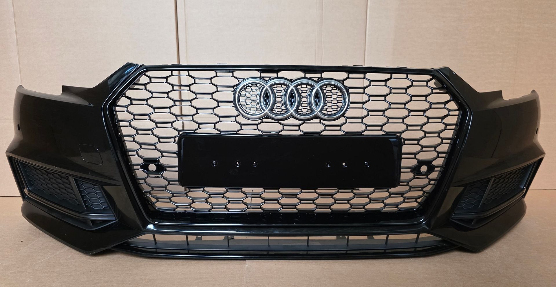 Voorbumper Audi A4 B9 8W S-Line 6xPDC bj.2016-2019 BUMPER, Gebruikt, -, Voor, Bumper
