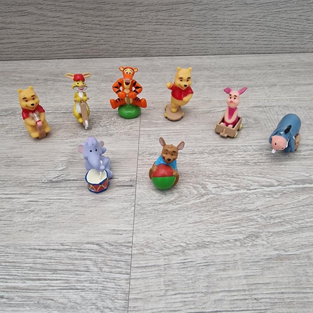 Schattige figuurtjes Winnie the Pooh met speelgoedjes, Verzamelen, Ophalen of Verzenden, Winnie de Poeh of vrienden, Nieuw, Beeldje of Figuurtje