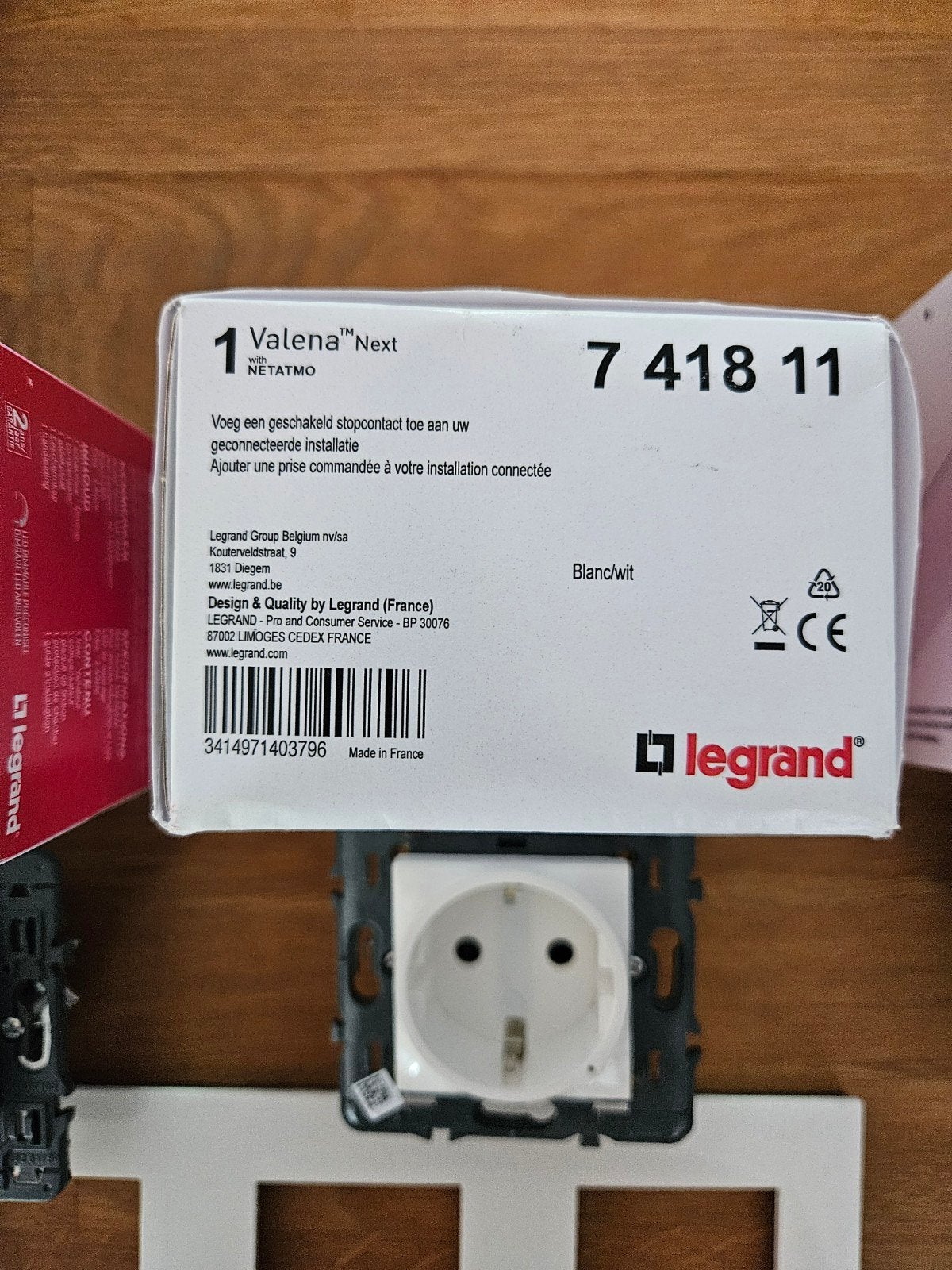 Legrand Valena Next Netatmo Geschakeld Stopcontact, Doe-het-zelf en Bouw, Ophalen of Verzenden, Stopcontact