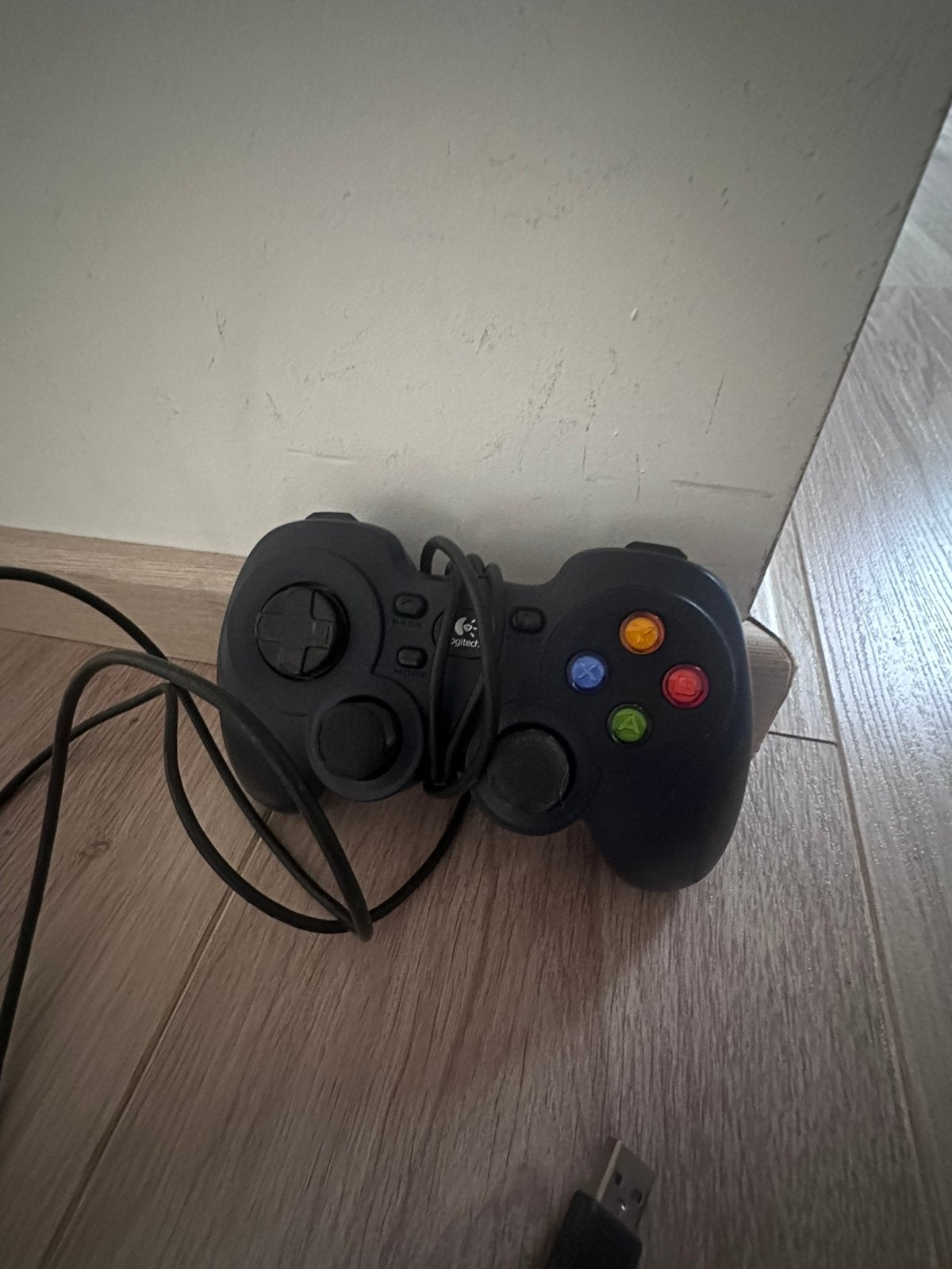 Logitech F310 Gamepad USB Controller PC, Enlèvement, Comme neuf