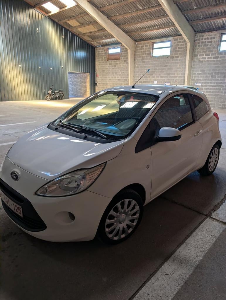 Ford Ka 1.2 benzine 2014 - weinig km - airco - zo meenemen, Auto's, 4 cilinders, Ka, Wit, Handgeschakeld