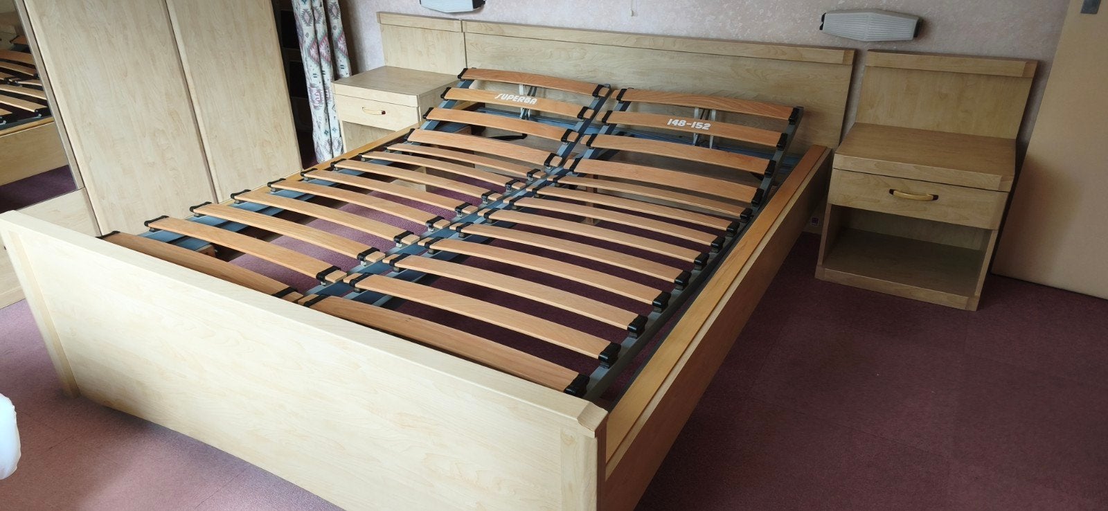 2-persoonsbed met latoflew 2 nachttafels + commode, Huis en Inrichting, Ophalen, Zo goed als nieuw, Tweepersoons