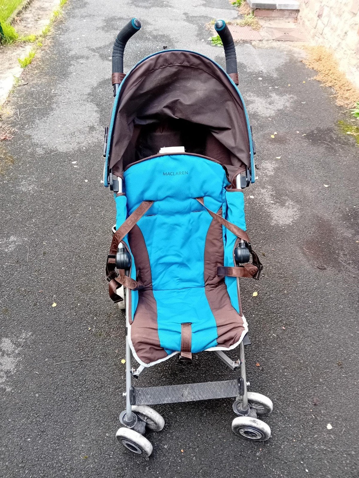 Poussette canne Mc Laren bleu et brun avec cape de pluie, Enfants & Bébés, Enlèvement, Utilisé, Maclaren, Protection de pluie