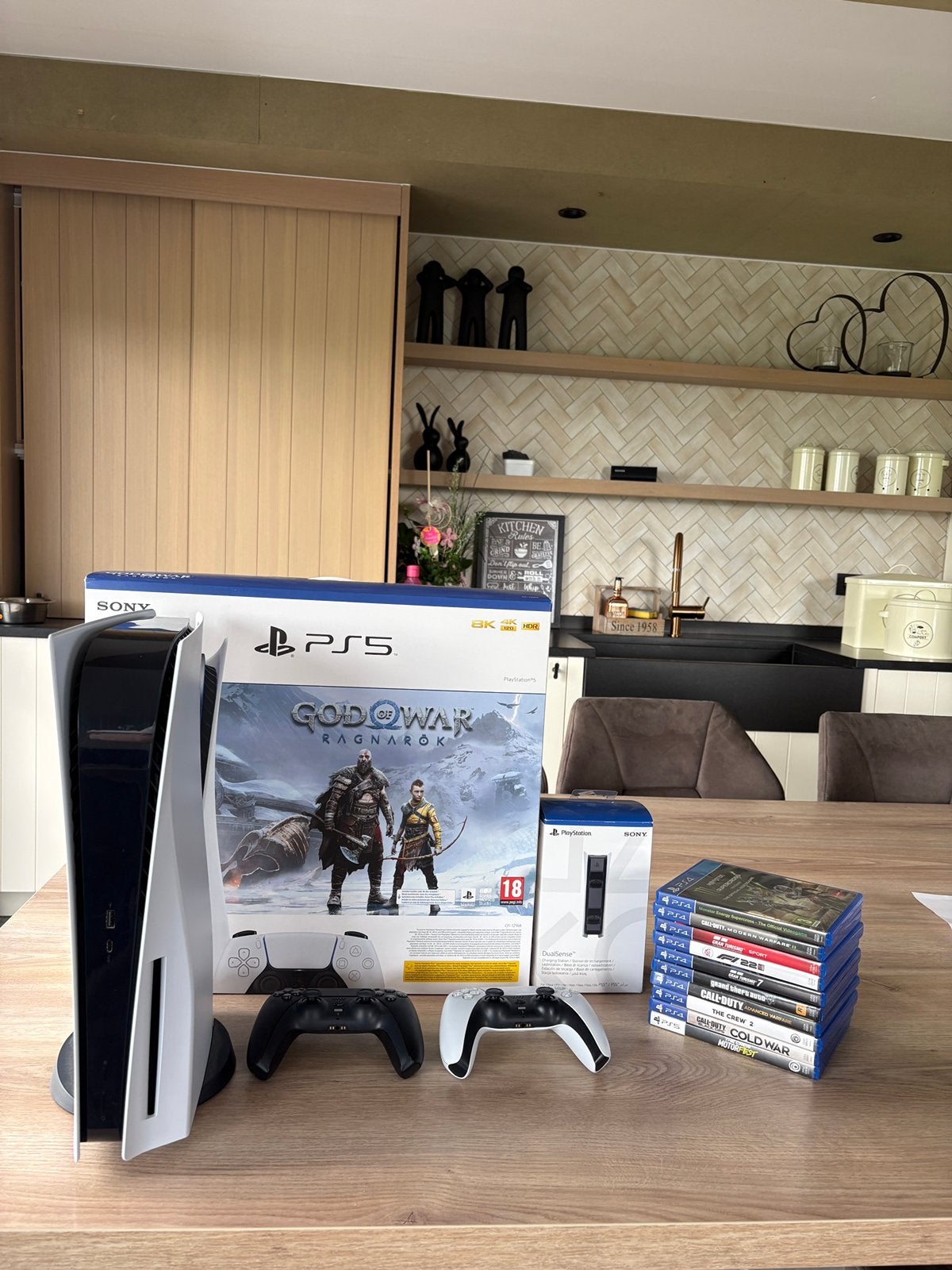Ps5 disc versie te koop met laadstation en games, Consoles de jeu & Jeux vidéo, Consoles de jeu | Sony PlayStation 5, Enlèvement ou Envoi