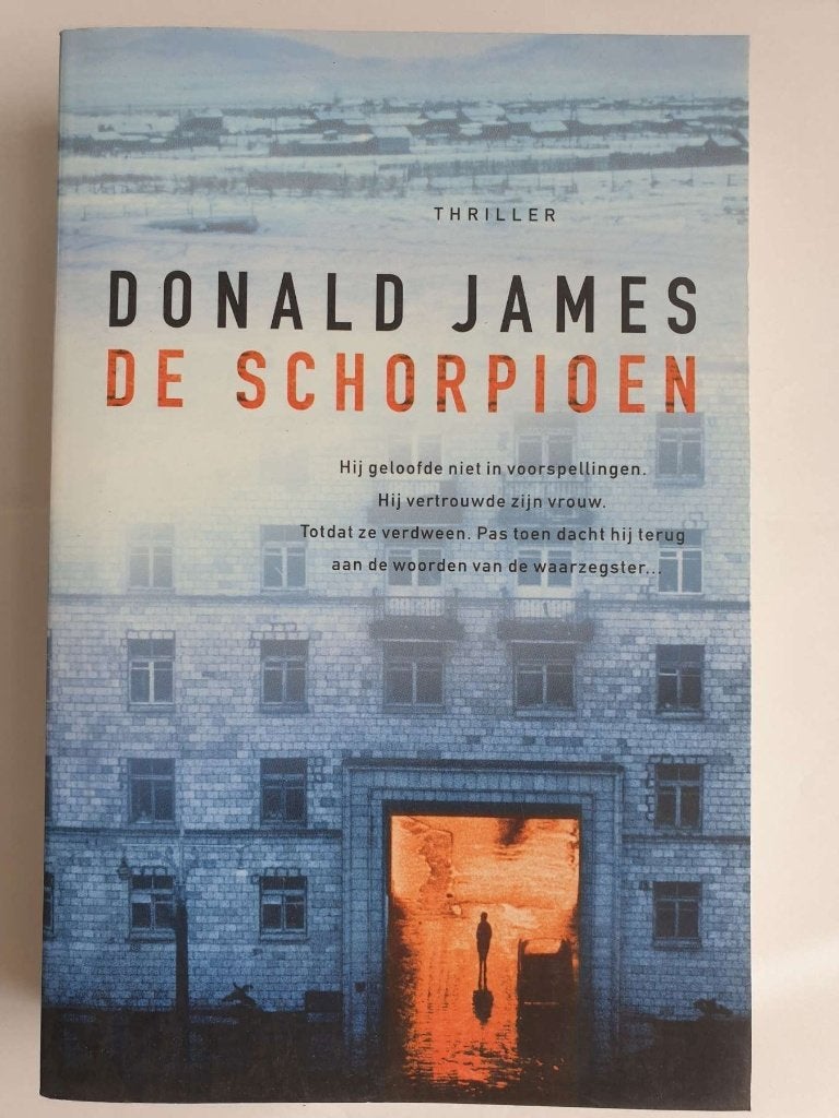 De Schorpioen, Donald James, Thriller, ISBN 90-245-049-6, Boeken, Ophalen, Nederland