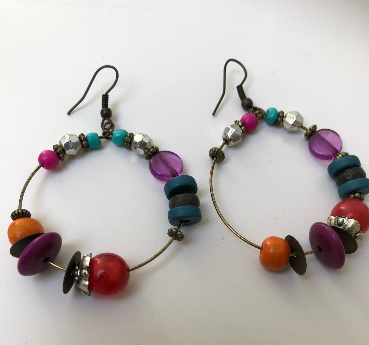Kleurige roze getinte oorbellen, Handtassen en Accessoires, Oorbellen, Ophalen, Overige materialen, Hangers, Zo goed als nieuw
