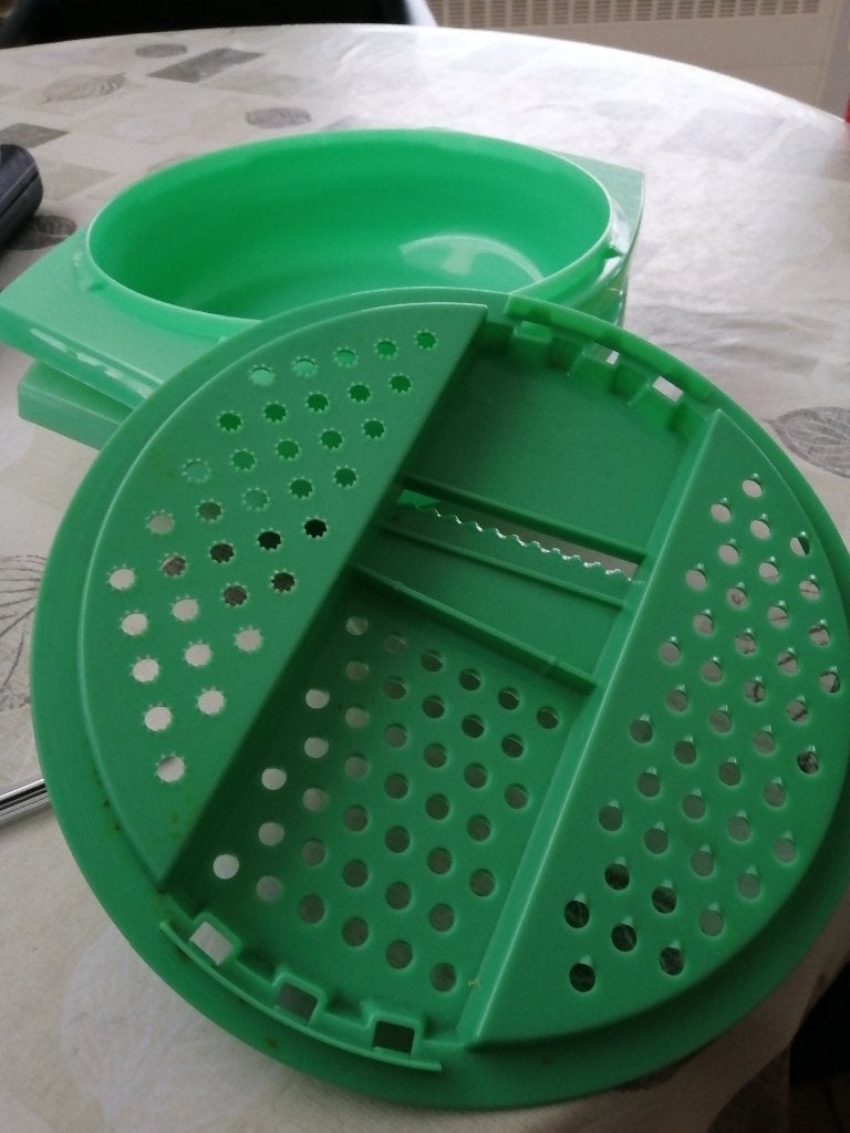 TUPERWARE RASP + 2 DOZEN, Huis en Inrichting, Overige typen, Ophalen of Verzenden, Zo goed als nieuw, Vaatwasserbestendig