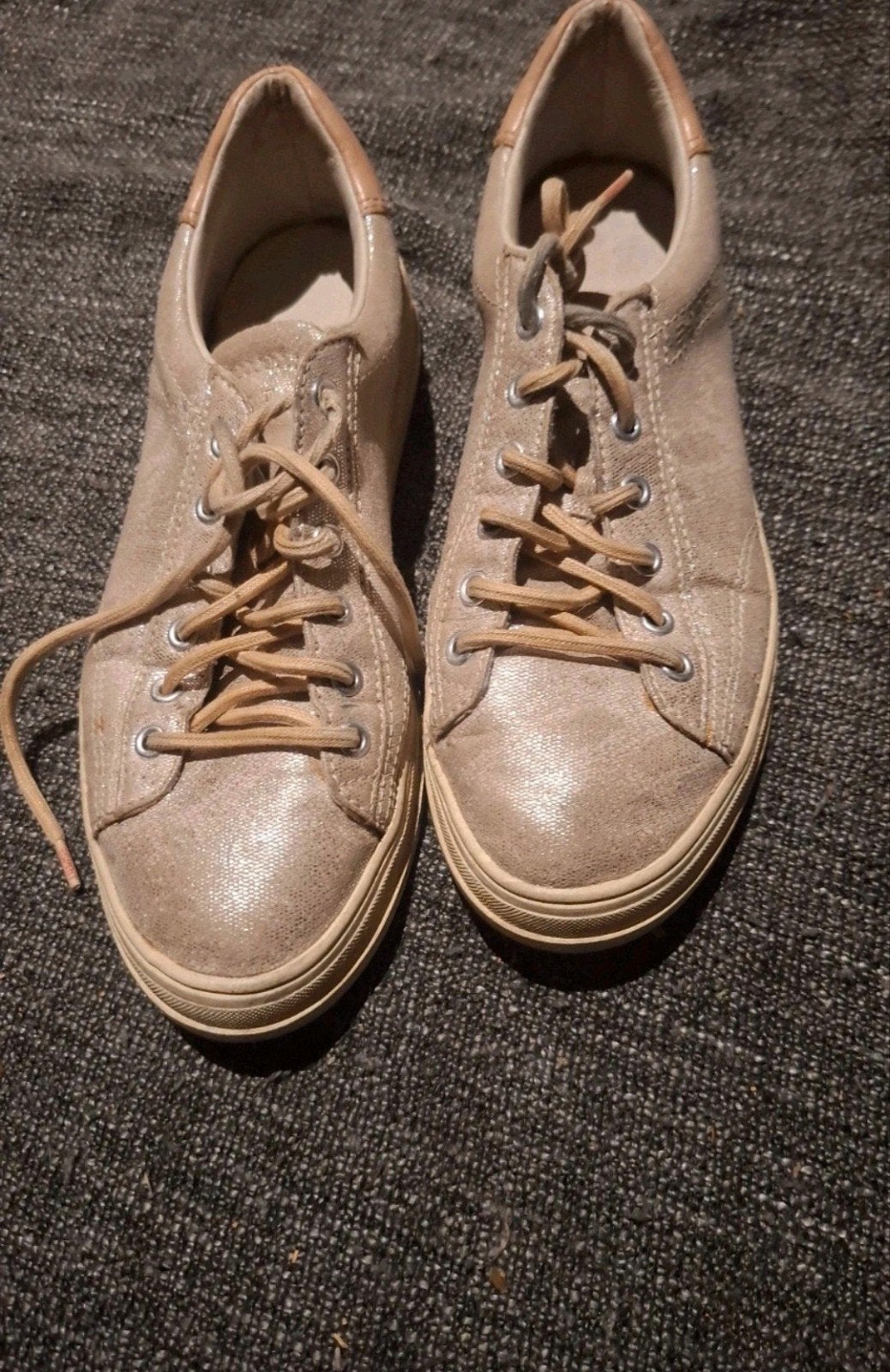 Esprit beige gouden sneakers — Maat 38 — Zeer goede staat, Kleding | Dames, Homewear, ESPRIT, Ophalen of Verzenden, Maat 38/40 (M)