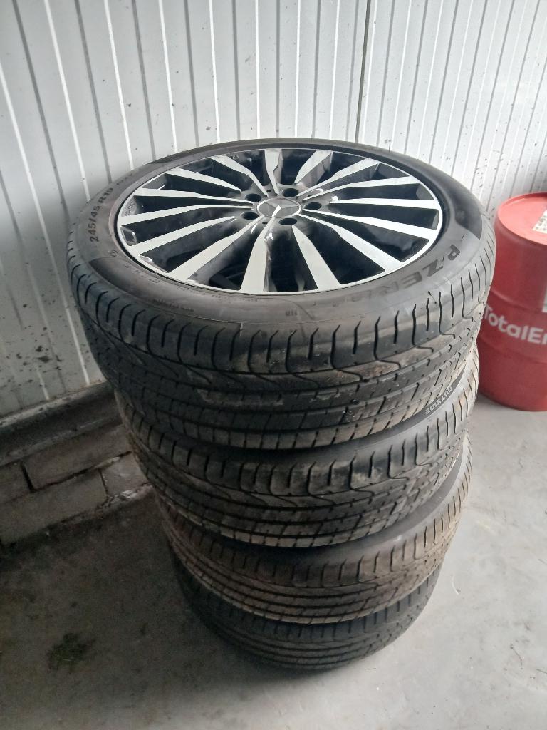 4 wielen Mercedes 19" 245/45R19 pirelli P-zero, Auto-onderdelen, Banden en Velgen, Band(en), Zomerbanden, Ophalen, 19 inch