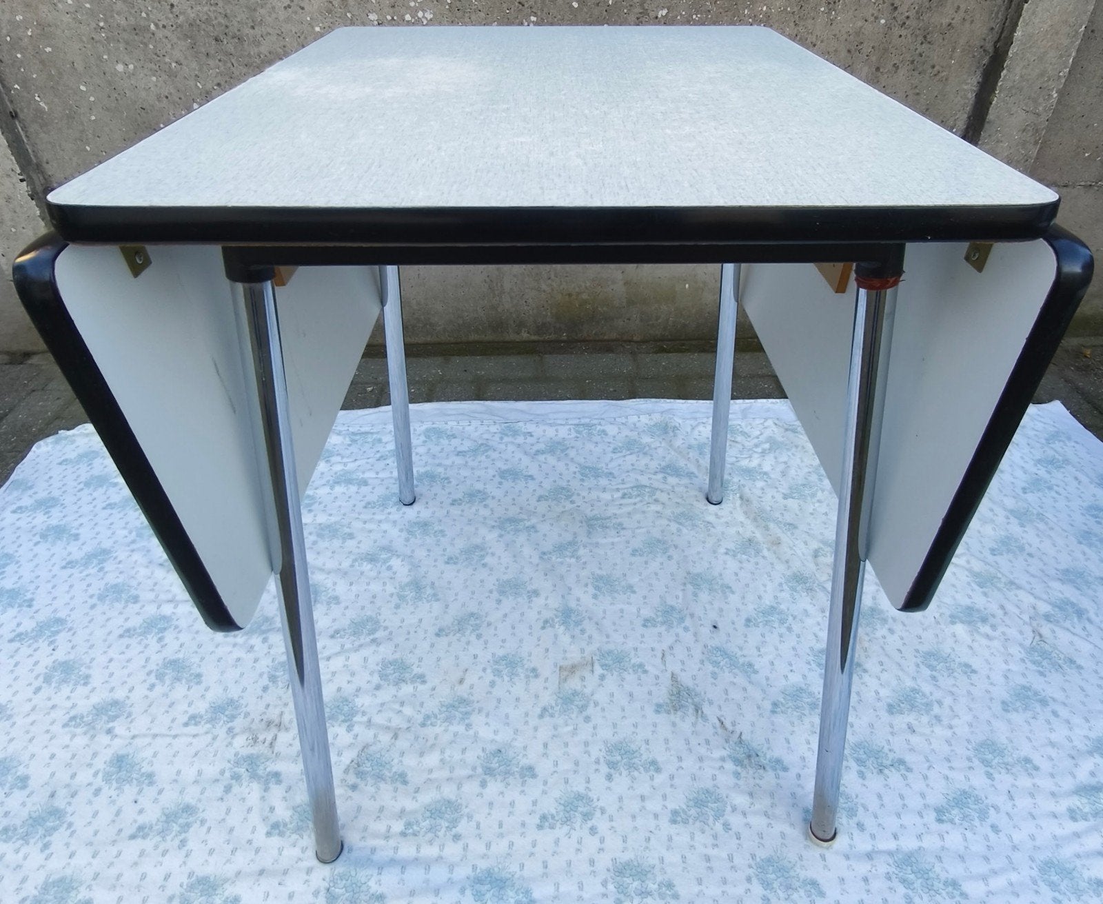 Keukentafel + 4 stoelen., Ophalen