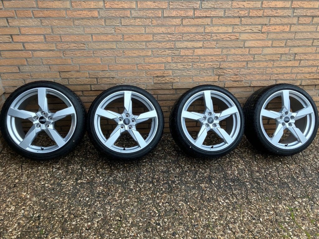 Jantes 19 pouces d'origine Audi TT TTS RS  8S0601025, Autos : Pièces & Accessoires, Neuf, 245 mm, Véhicule de tourisme, Pneus été