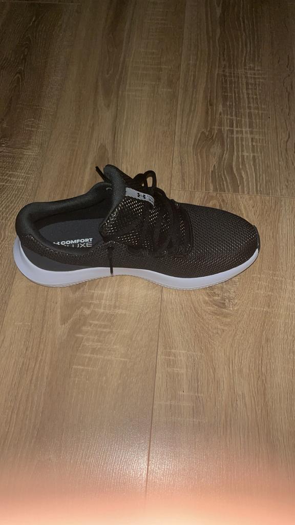 Under armour chaussure, Enlèvement ou Envoi, Comme neuf