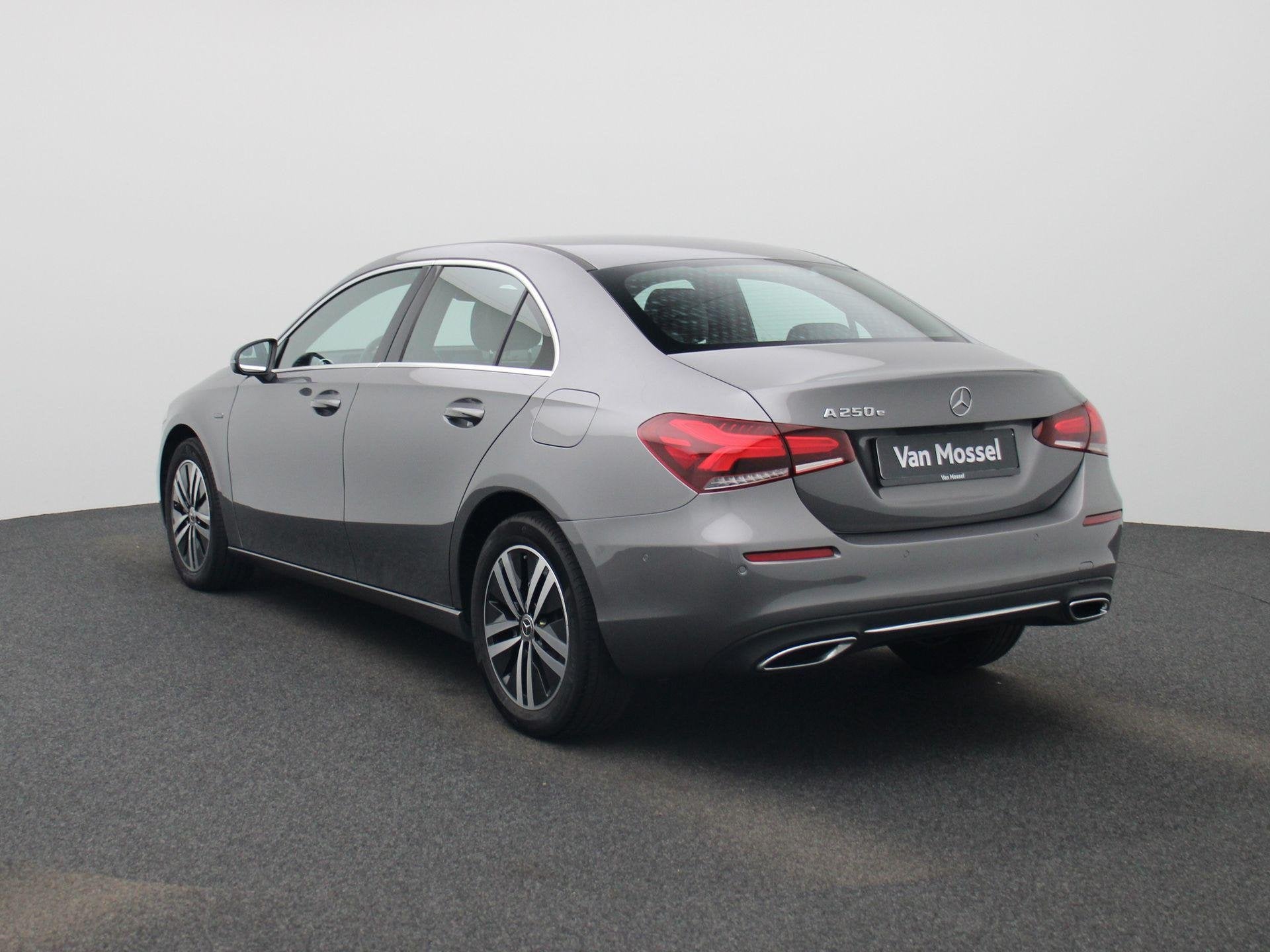 Mercedes-Benz A-Klasse 250 e Luxury Line (automatique), Autos, Achat, 16 kWh, Hybride rechargeable, Noir