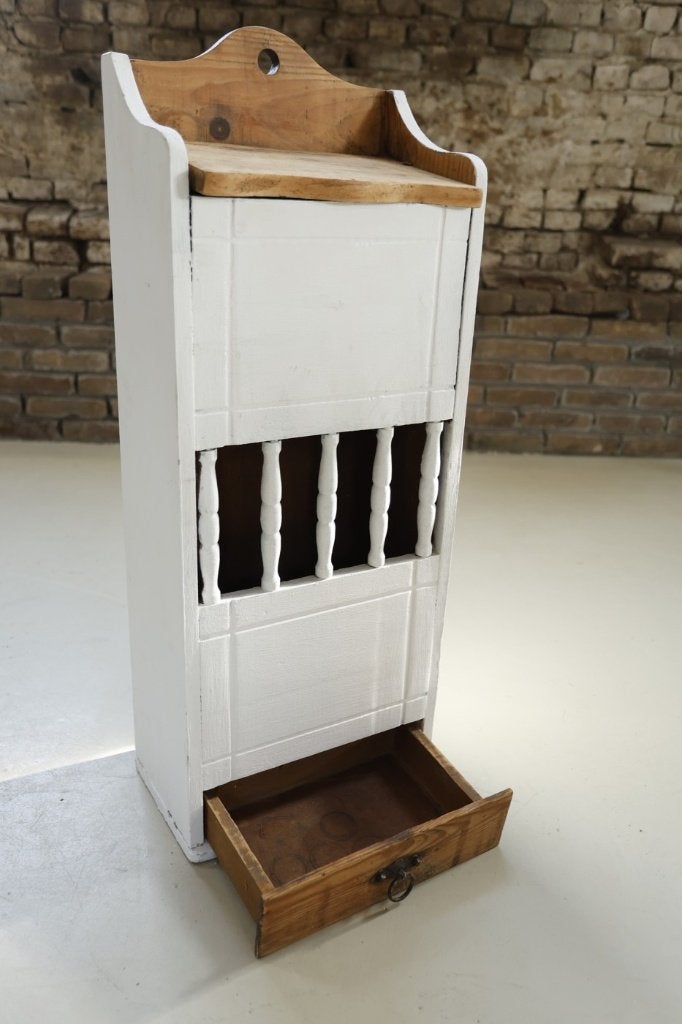 Witte stokbroodkast / broodkast met spijlen en lade, Ophalen