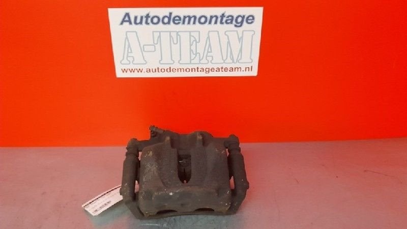 REMKLAUW RECHTS VOOR ABS Opel Vivaro (01-2000/07-2014), Gebruikt, Opel