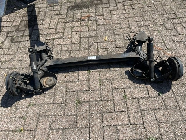 ACHTERAS compleet Abarth 500 / 595 / 695 (01-2008/-), Taurusavenue 1
2132 LS  Hoofddorp, NL, Webaccessibility@stellantis.com, Gebruikt