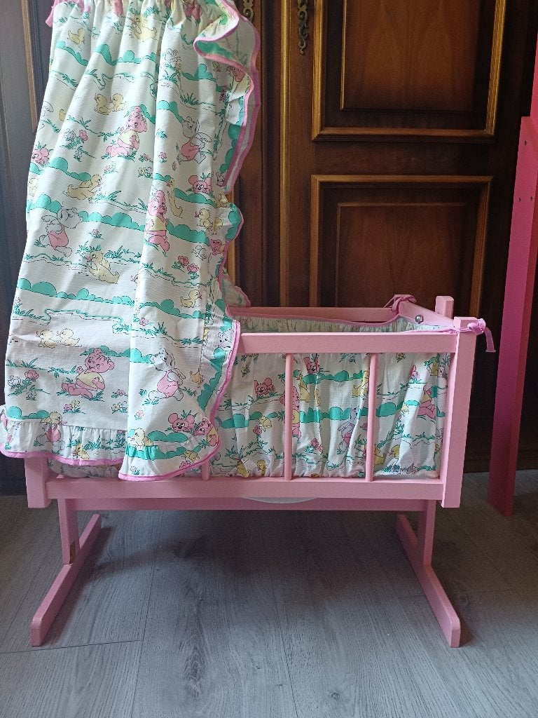 houten poppenwieg, Ophalen, Zo goed als nieuw