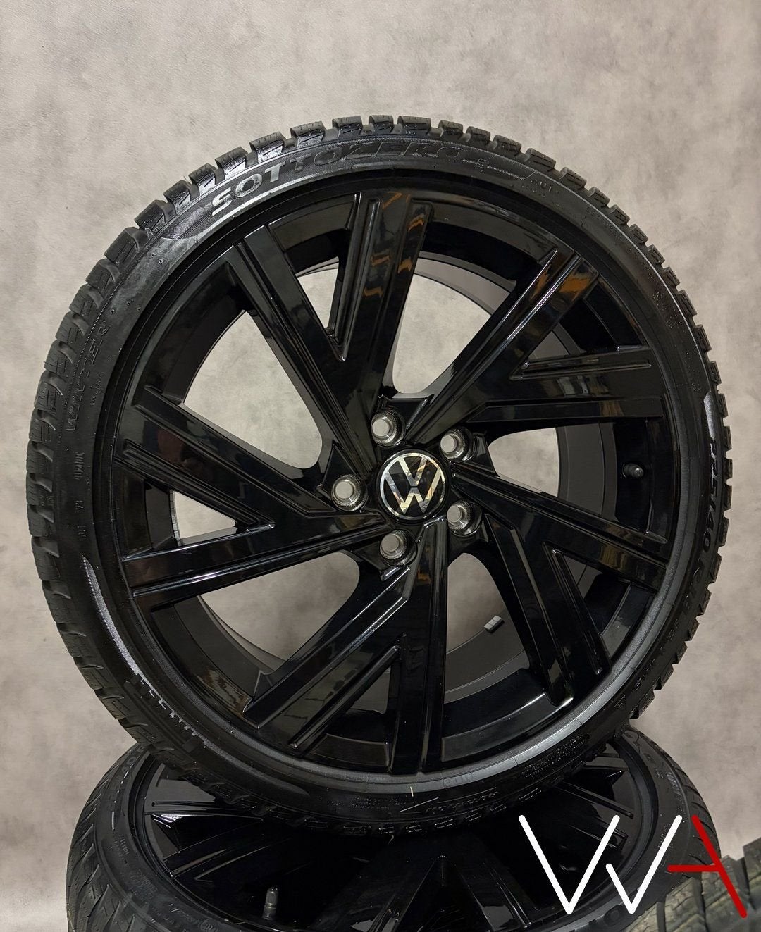 ️18'' Volkswagen Golf 8 Bergamo velgen winter NIEUW BLACK, Autos : Pièces & Accessoires, Neuf, Pneus et Jantes, Pneus hiver, Véhicule de tourisme