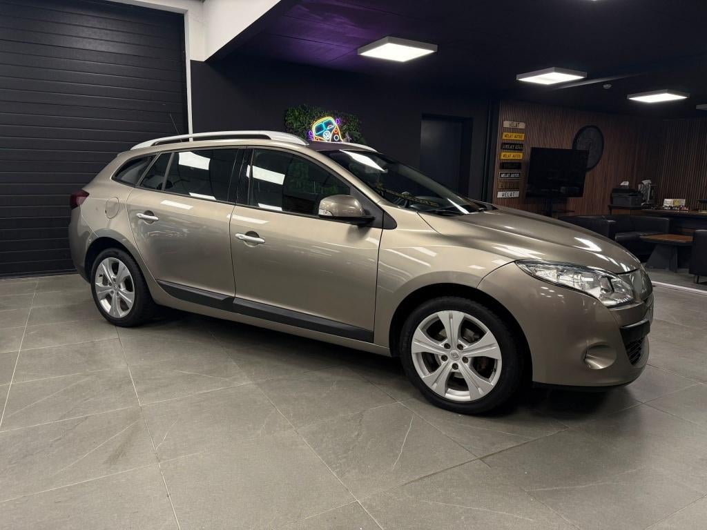 RENAULT MEGAN 2011 -130 PK-BENZINE 99.000 KM TOP STAAT, Auto's, Renault, Bluetooth, Euro 5, Zwart, Bruin