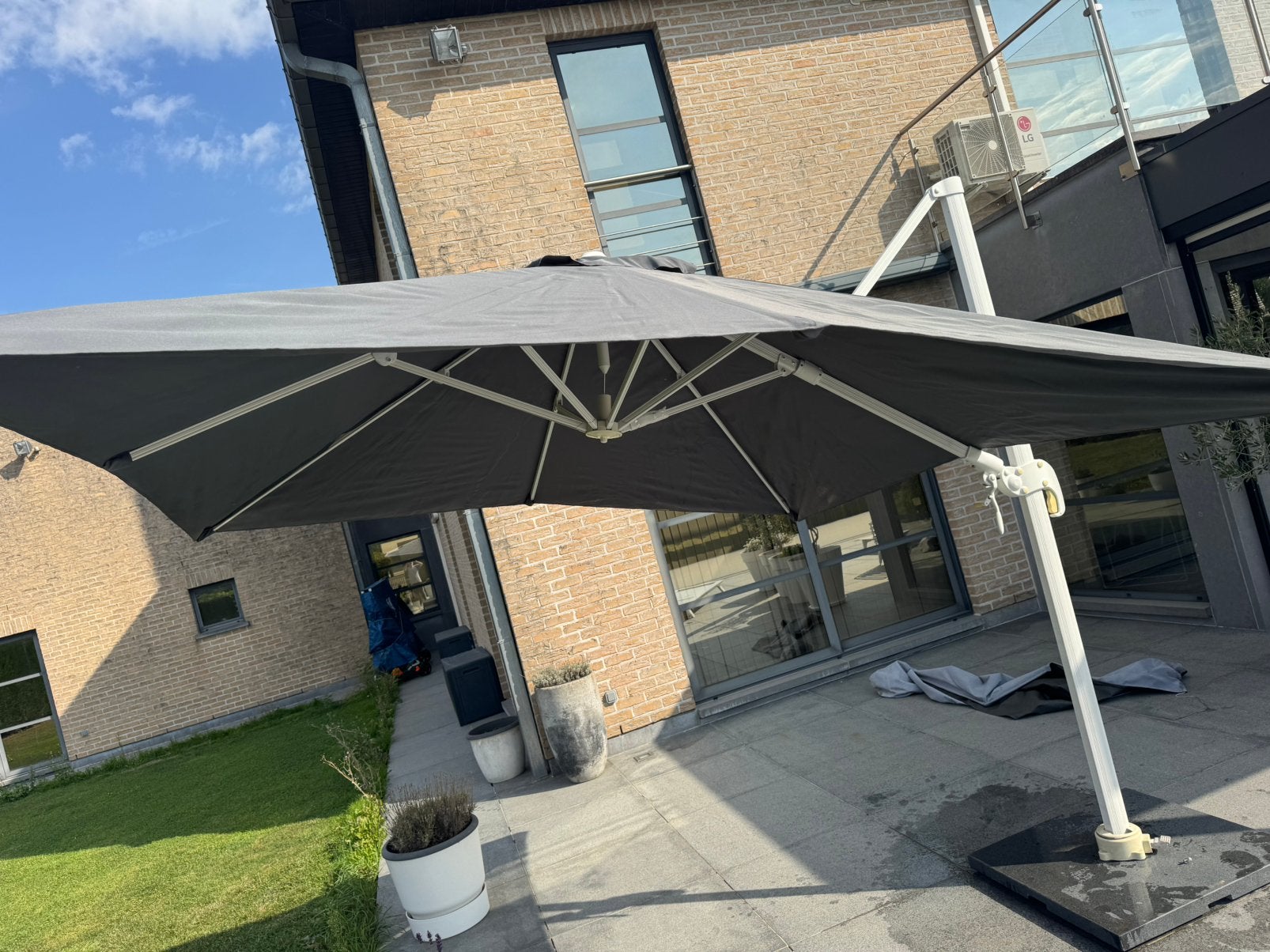 Parasol et socle de 80kg, Tuin en Terras, Ophalen, Zo goed als nieuw