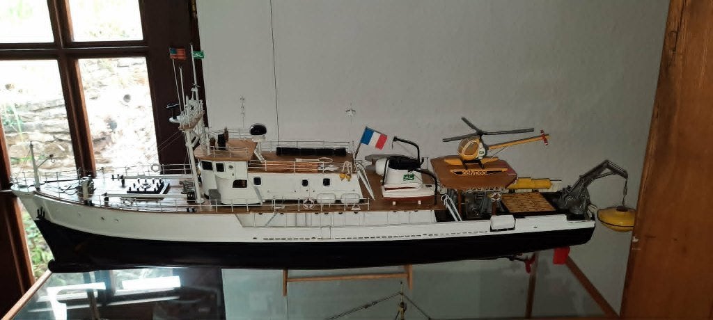 tres belle maquette la calypso statique, Hobby & Loisirs créatifs, Modélisme | Bateaux & Navires, Enlèvement, Comme neuf