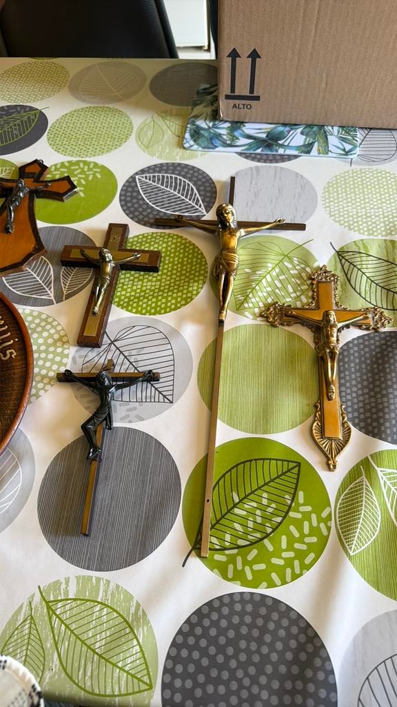 Allerlei kruisjes, Antiek en Kunst, Antiek | Religieuze voorwerpen, Ophalen of Verzenden