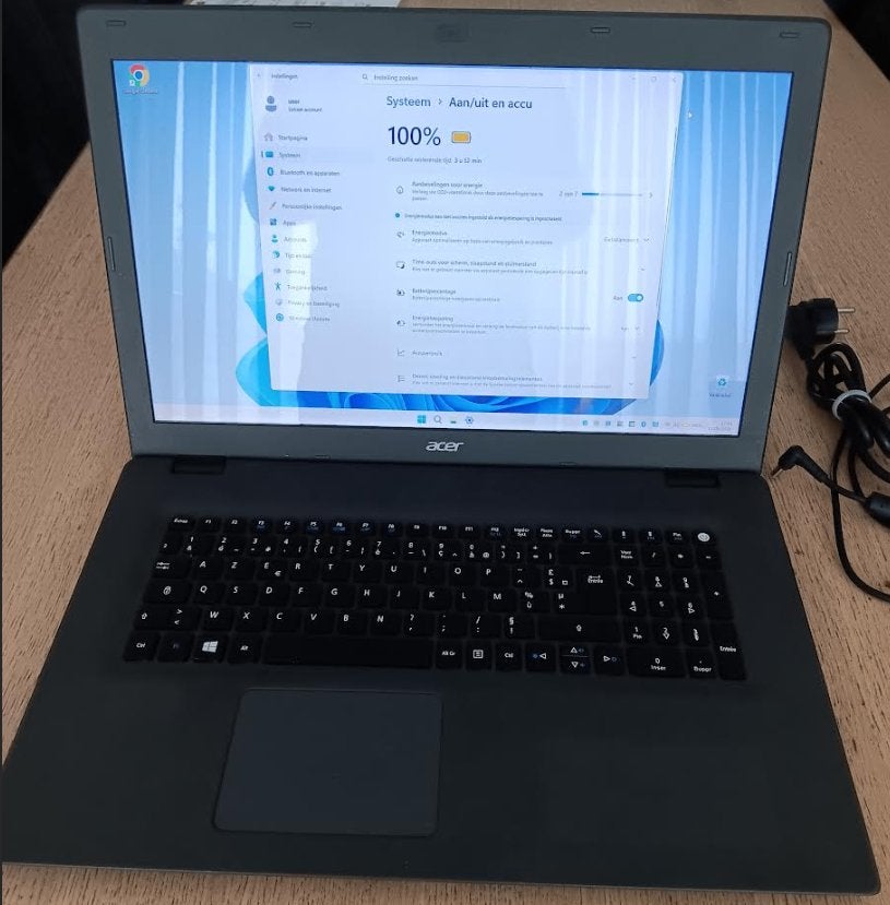 windows 11 met 240 gb ssd en 8 ram en gode batrij en oplader, Computers en Software, Ophalen, 240gb, Met videokaart, 2 tot 3 Ghz