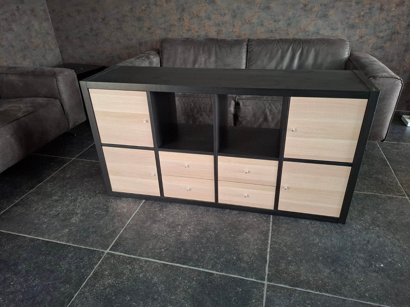 2 bibliothèques IKEA KALLAX noires (2x4 cases) à vendre, Maison & Meubles, Armoires | Bibliothèques, 25 à 50 cm, Avec porte(s)
